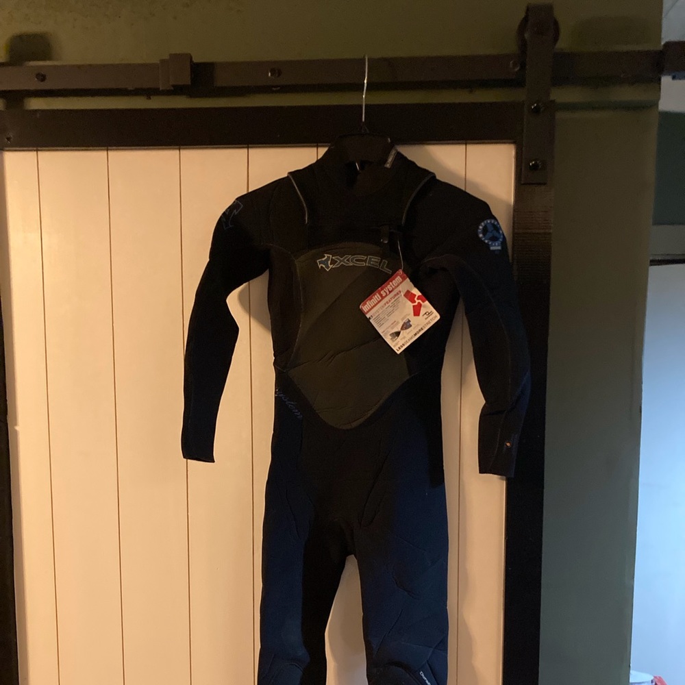 Nwt Wetsuit Ladies Xcel 3/2 Axis X Size 6 - image 1